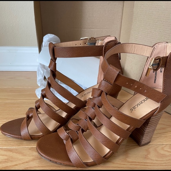 Sandals - Picture 3 of 5